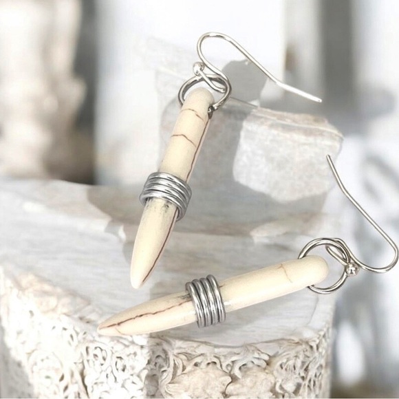 5 For $25💫Wrapped Buff Spikes Dangles Earrings - Picture 1 of 5